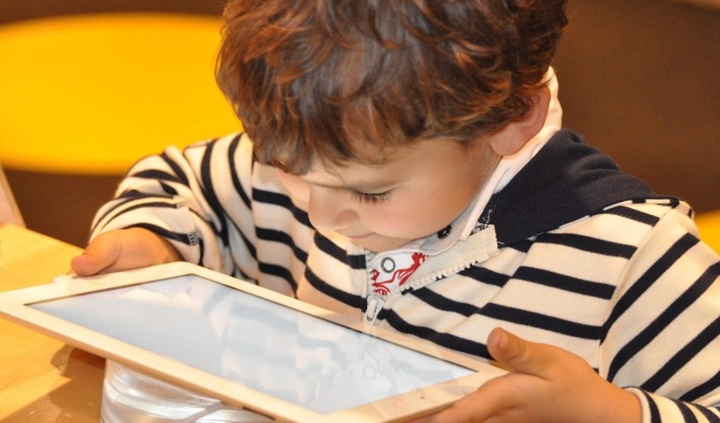 A Partir De Quel Age Peut On Lire After A partir de quel âge offrir une tablette à un enfant ? – Tablette